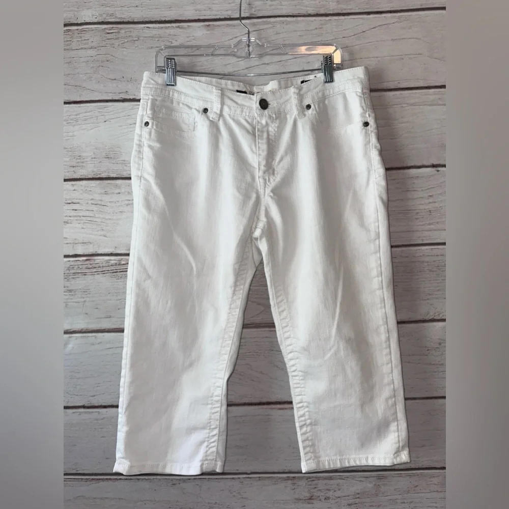 VGS White Embellished Capri Jeans - Size 10
Summer Career Beach Office Casual - Picture 1 of 7